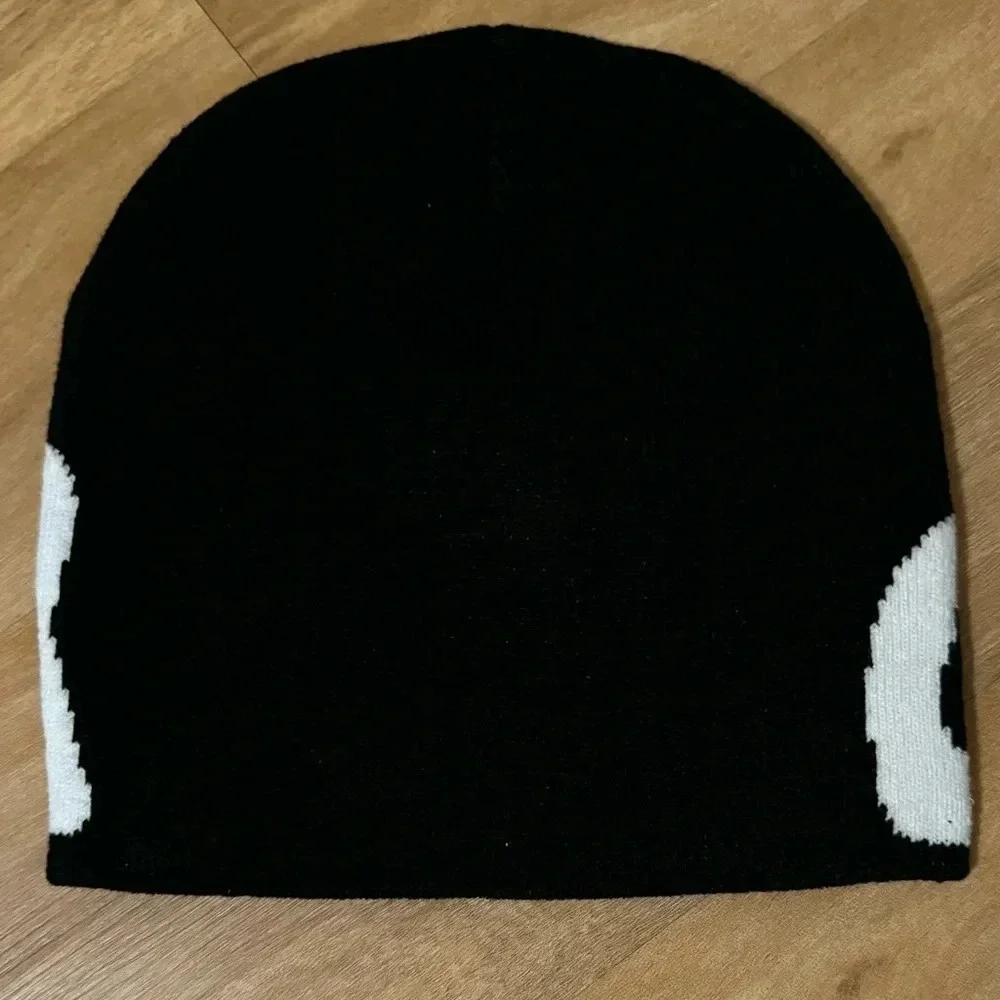 BLACK AND WHITE BEANIE mea culpa print